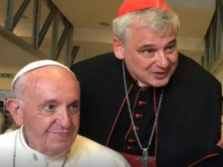 Kardinal Krajewski mit Papst Franziskus