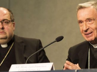Glaubenspräfekt Kardinal Ladaria SJ und Sekretär Erzbischof Giacomo Morandi bilden seit 2017 die Spitze der Glaubenskongregation. 2021 könnten beide ausgewechselt werden.