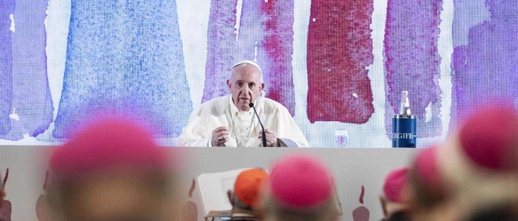 Papst Franziskus enthüllt Tauziehen zwischen Kardinal Ladaria und Kardinalstaatssekretär Parolin um Details der beabsichtigten Einschränkung des Motu proprio Summorum Pontificum.