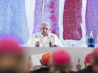 Papst Franziskus enthüllt Tauziehen zwischen Kardinal Ladaria und Kardinalstaatssekretär Parolin um Details der beabsichtigten Einschränkung des Motu proprio Summorum Pontificum.