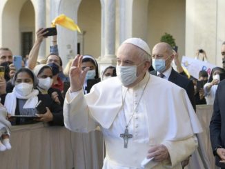 Papst Franziskus trug bis Ende Mai bei der wöchentlichen Generalaudienz noch Maske, seither nicht mehr.