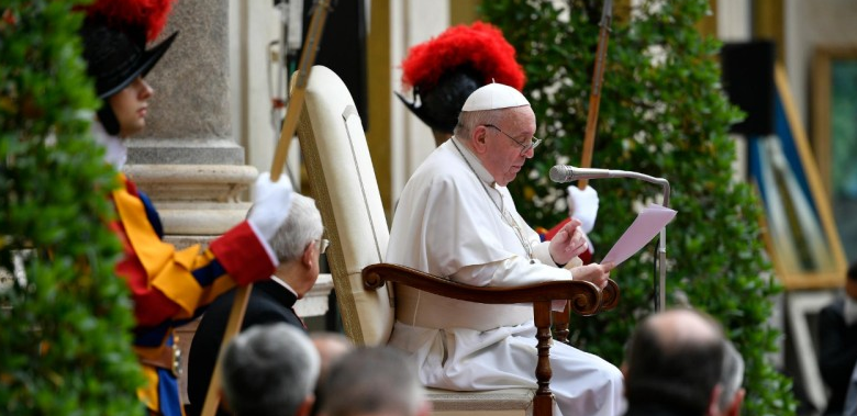 Papst Franziskus attackierte bei der heutigen Generalaudienz erneut jene, die in die Vergangenheit "zurückkehren" und an den "Gewißheiten vergangener Traditionen" festhalten wollten.