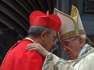 Papst Franziskus mit Kardinal Giuseppe Petrocchi: Stellt der neue Kommissionsvorsitzende den "entscheidenden Wendepunkt" in der Frage des "Frauendiakonats" dar?