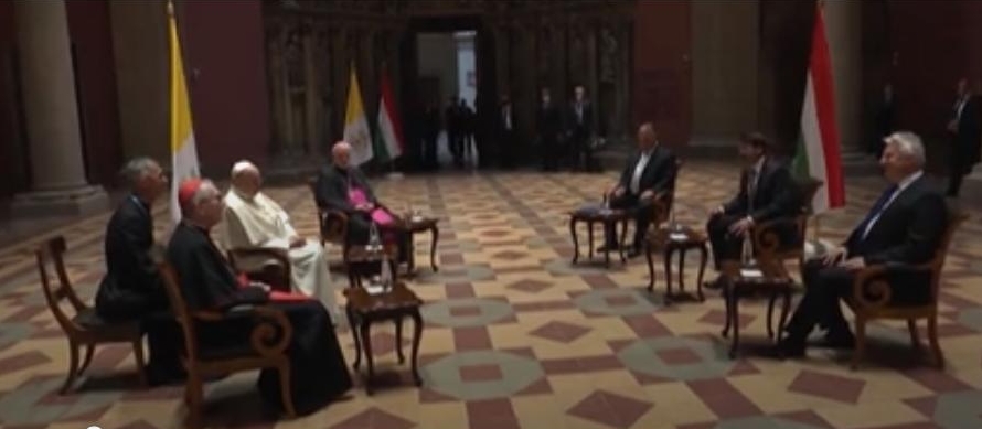 Distanziertes Verhältnis: Begegnung von Papst Franziskus mit der ungarischen Staatsführung in Budapest.