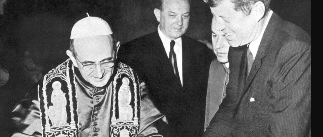 Die bisher einzige Begegnung eines Papstes mit einem katholischen US-Präsidenten (2. Juli 1963 im Vatikan).