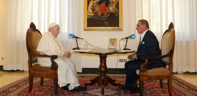 Der Radiosender der spanischen Bischöfe strahlte ein ausführliches Interview mit Papst Franziskus aus, in dem er über Traditionis custodes und Rücktrittspläne sprach.