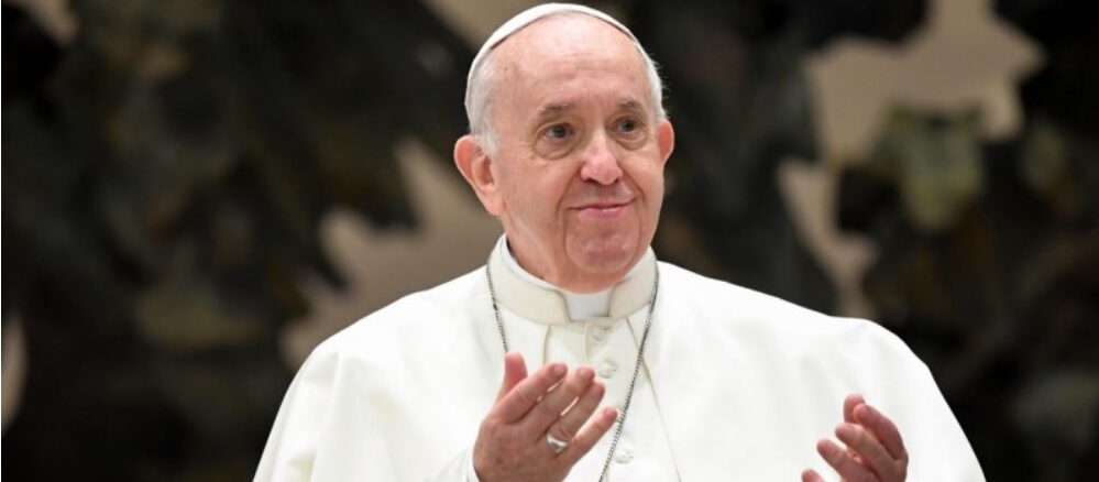 Ließ sich Papst Franziskus die dritte Spritze setzen, die er als "Akt der Liebe" verklärt?