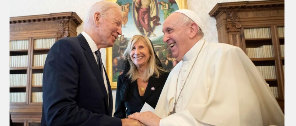 Am 29. Oktober wurde von Papst Franziskus das Bündnis mit US-Präsident Joe Biden persönlich besiegelt. Zu einer Verurteilung Bidens wegen seiner Abtreibungspolitik wird es auf der Herbstversammlung der US-Bischöfe nicht kommen.