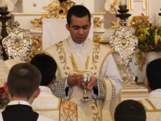 Pater Thiago Bonifácio vom Institut du Bon Pasteur und die von ihm betreuten Gläubigen im Erzbistum Curitiba haben keinen Ort mehr, um das heilige Meßopfer darzubringen. "Eines aber ist sicher: Wir werden nicht aufgeben".