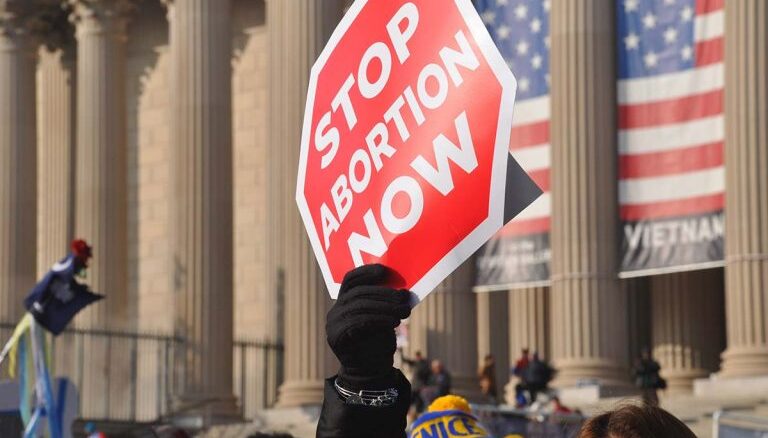 Das Urteil Roe gegen Wade schien durch den juristischen Winkelzug einer linksliberalen Richtermehrheit die Abtreibung in den USA auf ewige Zeiten einzementiert zu haben. Dem ist aber nicht so.