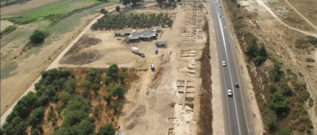 Der Ausgrabungsort des Kreuzfahrerlagers an der Route 79 nach Nazareth.