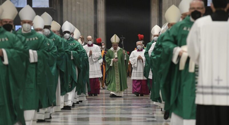 Papst Franziskus gestern beim Einzug im Petersdom.