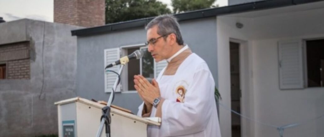 Pfarrer Mario Héctor Muñoz in der Diözese Villa Maria wurde seines Amtes enthoben, weil er an der Zelebration im überlieferten Ritus festhalten wollte.
