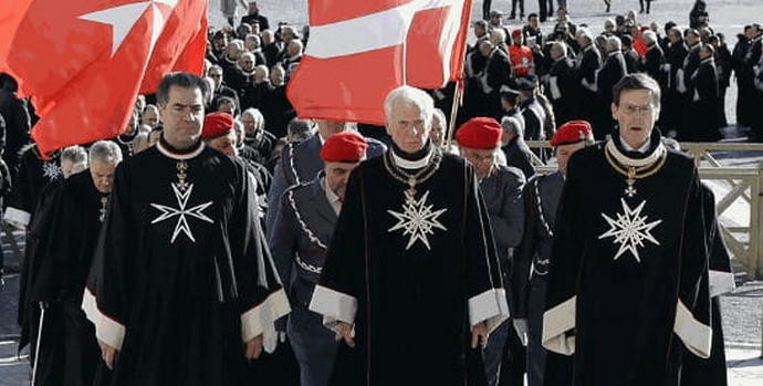 Großkanzler von Boeselager und Papst Franziskus wollen dem Malteserorden eine neue Verfassung geben, aber sie wollen nicht dasselbe. Der Orden (im Bild einige Ritter) ist der älteste Ritterorden der Kirche.