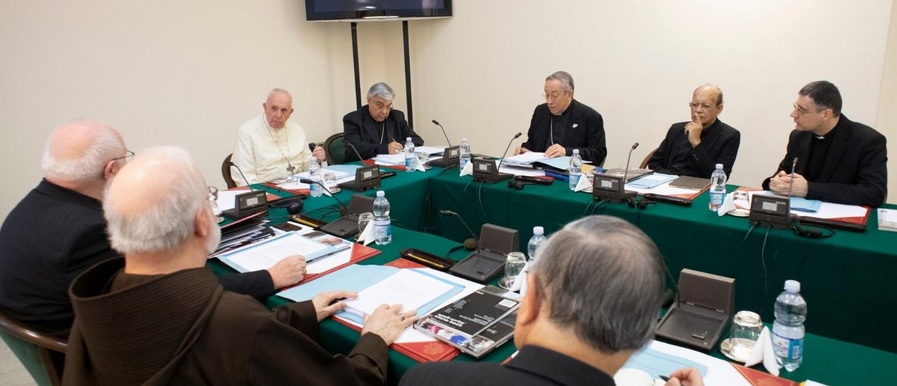 Der Kardinalsrat tagt durchschnittlich im Abstand von drei Monaten. Derzeit besteht er aus sieben Mitgliedern, die Papst Franziskus beraten.