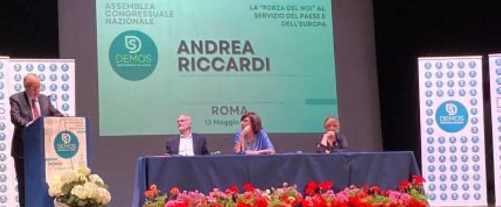 DemoS (Solidarische Demokratie), die neue linkskatholische Partei Italiens. Andrea Riccardi, Gründer der Gemeinschaft von Sant'Egidio, spricht am Rednerpult.