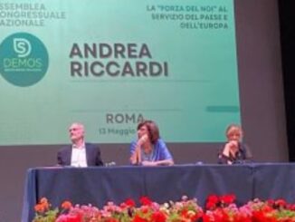 DemoS (Solidarische Demokratie), die neue linkskatholische Partei Italiens. Andrea Riccardi, Gründer der Gemeinschaft von Sant'Egidio, spricht am Rednerpult.