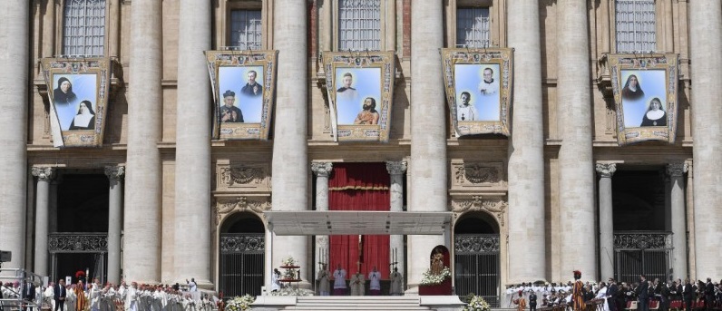 Zehn neue Heilige wurden von Papst Franziskus am Sonntag kanonisiert.
