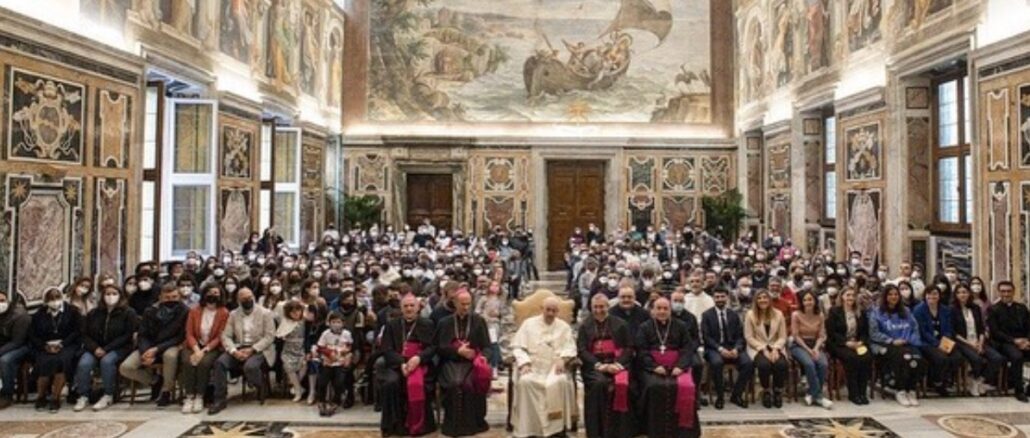 Papst Franziskus empfing am 22. April die Jugendbewegung des Päpstlichen Missionswerks, obwohl für den Tag alle Termine abgesagt waren.