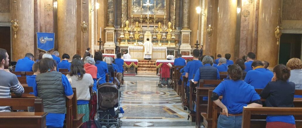 Abbé Sévillia (FSSP) feierte mit den Priestermüttern die heilige Messe in der Santissima Trinità dei Pellegrini in Rom
