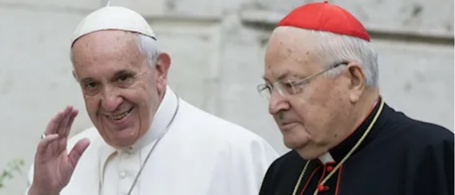Angelo Kardinal Sodano mit Papst Franziskus, dem der ehemalige Chefdiplomat des Vatikans die Tür zum Pontifikat geöffnet hatte.