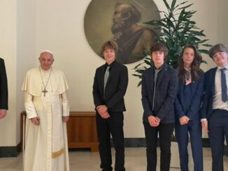 Elon Musk wurde mit vier Söhnen von Papst Franziskus in Privataudienz empfangen.