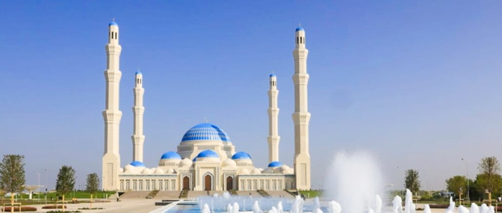 Kurz vor der Ankunft von Papst Franziskus wurde in Nur-Sultan eine der größten Moscheen der Welt eröffnet.