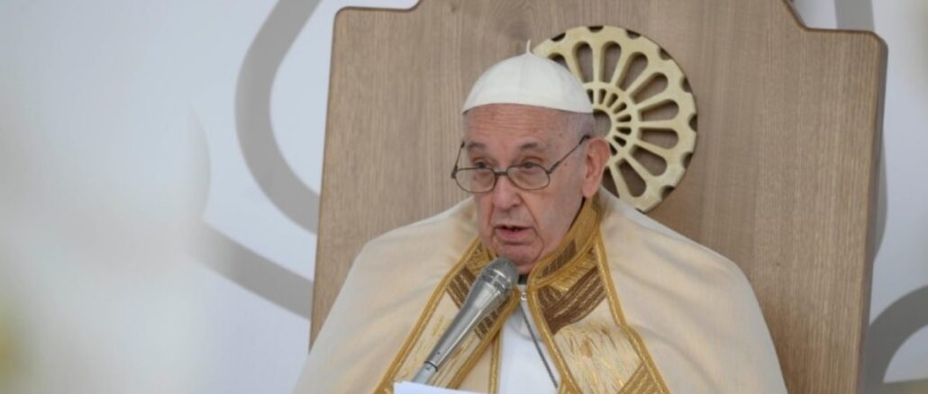 Papst Franziskus nahm heute an der Abschlußmesse des Eucharistischen Kongresses in Italien teil und forderte Bemerkenswertes.