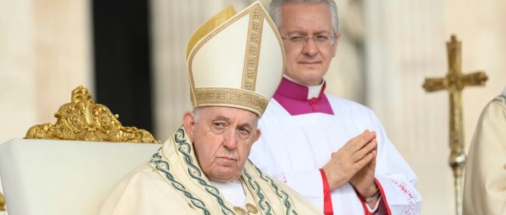 Papst Franziskus verteidigte gestern "leidenschaftlich" die Migration und attackierte damit die demnächst ins Amt tretende neue italienische Regierung.
