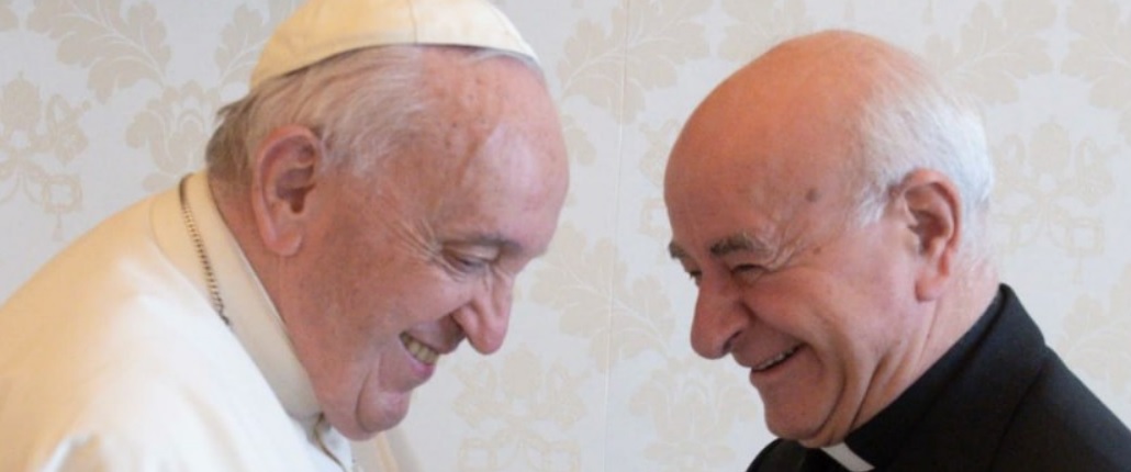 Papst Franziskus mit Erzbischof Vincenzo Paglia am vergangenen Samstag, dem 22. Oktober 2022