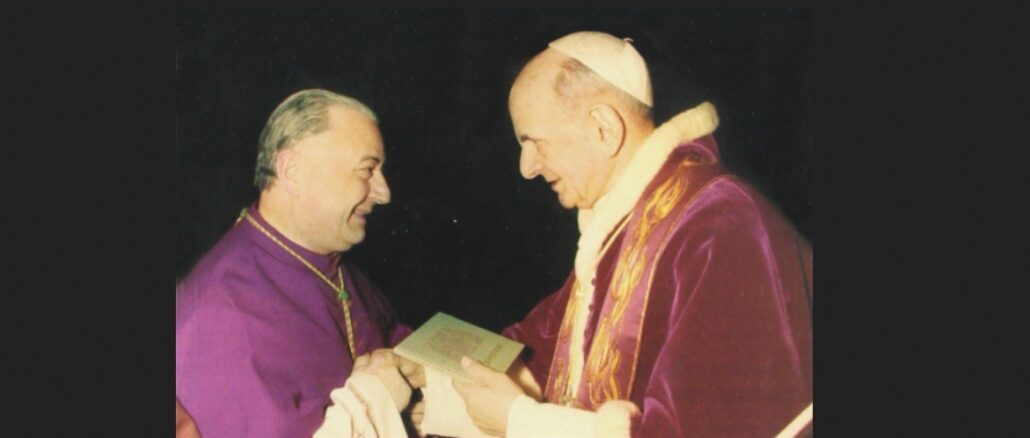 Papst Paul VI. mit Annibale Bugnini, dem Sekretär des "Consilium", das die Umsetzung der Liturgiekonstitution des Zweiten Vatikanischen Konzils vorbereiten sollte.