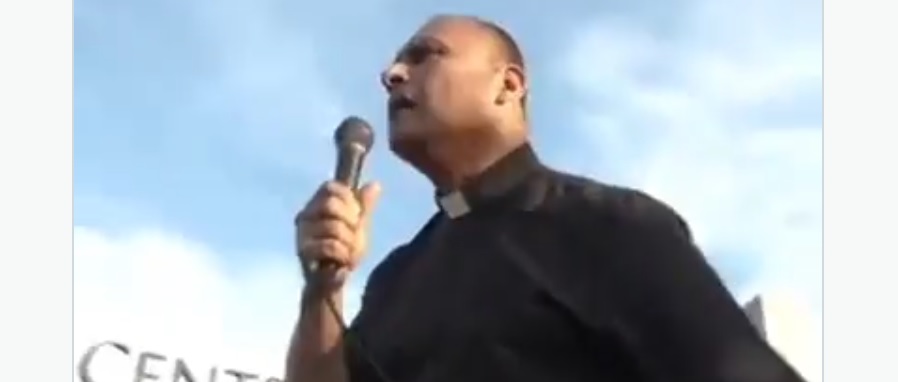Der Priester Enrique Martínez, Pfarrer von Santa Martha in Managua, wurde am 13. Oktober bverhaftet.