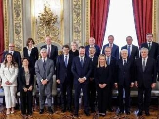 Giorgia Meloni und ihre Regierung aus Fratelli d'Italia, Lega und Forza Italia wurden am 22. Oktober von Staatspräsident Sergio Mattarella vereidigt.