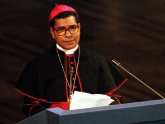 Bischof Carlos Ximenes Belo bei der Verleihung des Friedensnobelpreises 1996.