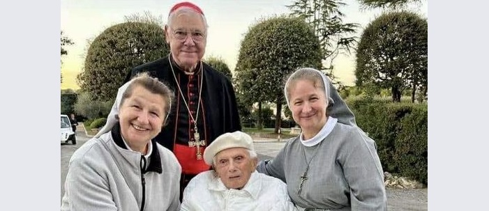 Bilder wie dieses, von Kardinal Müller bei Benedikt XVI., versetzen den päpstlichen Hofstaat noch immer in Aufregung.