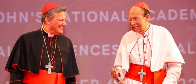 Kardinal Grech hielt sich vergangene Woche in Indien auf (im Bild mit Kardinal Oswald Gracias von Bombay). Grech ist der verlängerte Arm von Papst Franziskus bei einem brandgefährlichen Experiment.