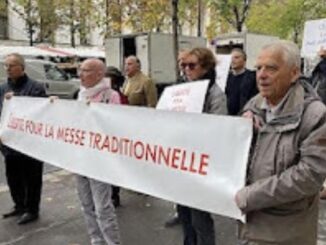 Heute fand vor der Apostolischen Nuntiatur in Paris die 58. Protestkundgebung zur Verteidigung des überlieferten Ritus gegen das Motu proprio Traditionis custodes statt.