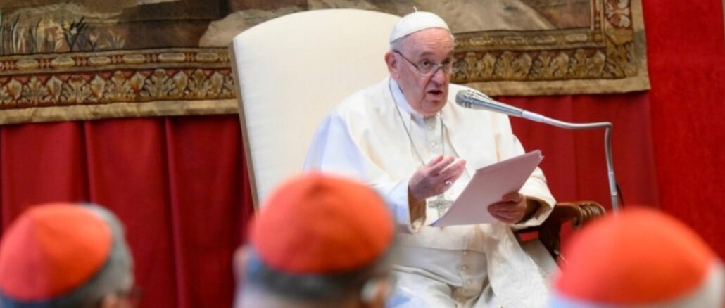 Papst Franziskus wußte auch in seiner diesjährigen Weihnachtsansprache an die Römische Kurie zu benennen, wer eine Schelte verdient. AP hilft sicherheitshalber ein bißchen mit.