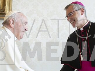 Papst Franziskus mit Bischof Heiner Wilmer von Hildesheim am 17. Oktober 2022. Wird Wilmer neuer Glaubenspräfekt der Kirche?
