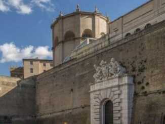 Versuchte ein Unternehmen unbefugt Bildrechte an Kunstwerken der Vatikanischen Museen um teures Geld zu verkaufen? Im Bild der Eingang zu den Museen vor dem Umbau.