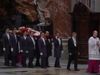 Am 2. Januar wurde der Leichnam Benedikts XVI. in den Petersdom übergeführt.