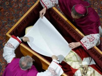Am heutigen Morgen vor der Totenmesse für Benedikt XVI.