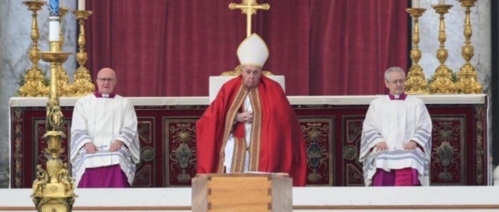 Die Predigt, die Papst Franziskus in der Totenmesse für seinen Vorgänger als Nachruf auf Benedikt XVI. hielt, verdient eine kritische Betrachtung.