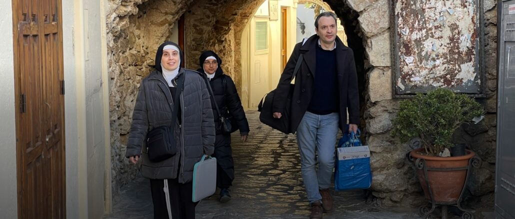 Die "rebellischen" Klarissen verlassen das Kloster von Ravello.