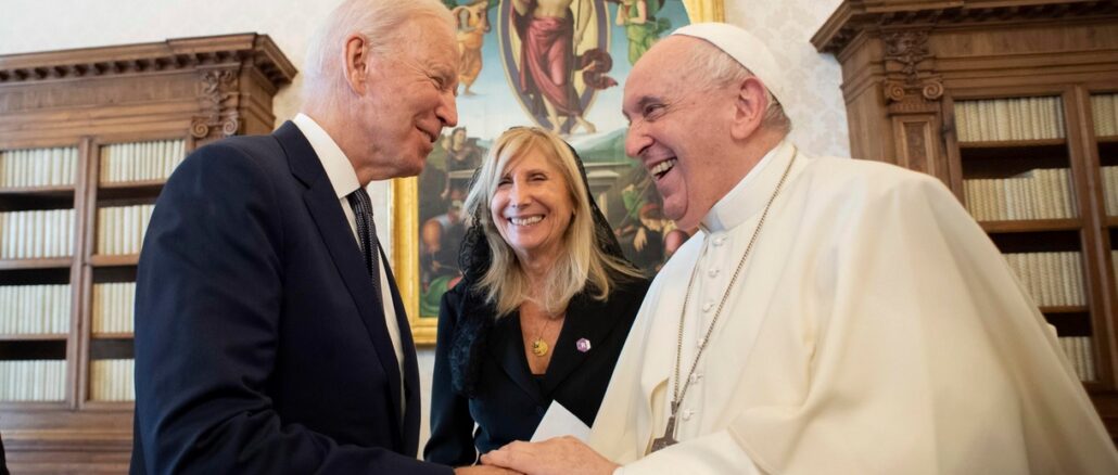 Papst Franziskus und US-Präsident Joe Biden im November 2021 im Vatikan.