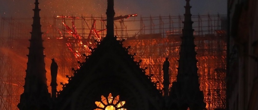 Die Bilder von Notre-Dame in Paris haben sich eingeprägt. Es stand die Frage im Raum, ob es ein Unfall oder Brandstiftung war. Diese Frage stellt sich im Zusammenhang mit dem Synodalen Weg nicht. Es handelt sich um Brandstiftung.
