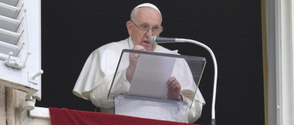 Papst Franziskus gestern beim Angelus am Fenster des Apostolischen Palastes.