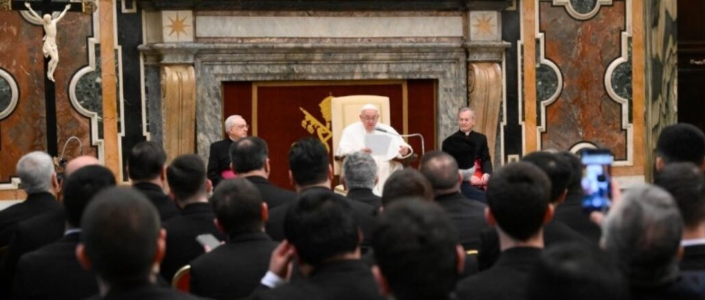 Kalabrische Seminaristen lauschten gestern im Vatikan Papst Franziskus.