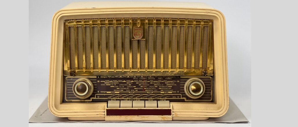 Vernetzung fördern. Das Radiogerät war ein erstes individuelles und allgemein einsetzbares Vernetzungsinstrument.
