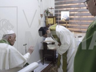 Papst Franziskus stand in Juba einer Messe vor unter Verstoß gegen das liturgische Recht.
